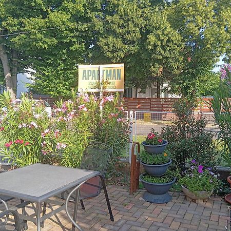 Marika Apartman Hajdúszoboszló Buitenkant foto