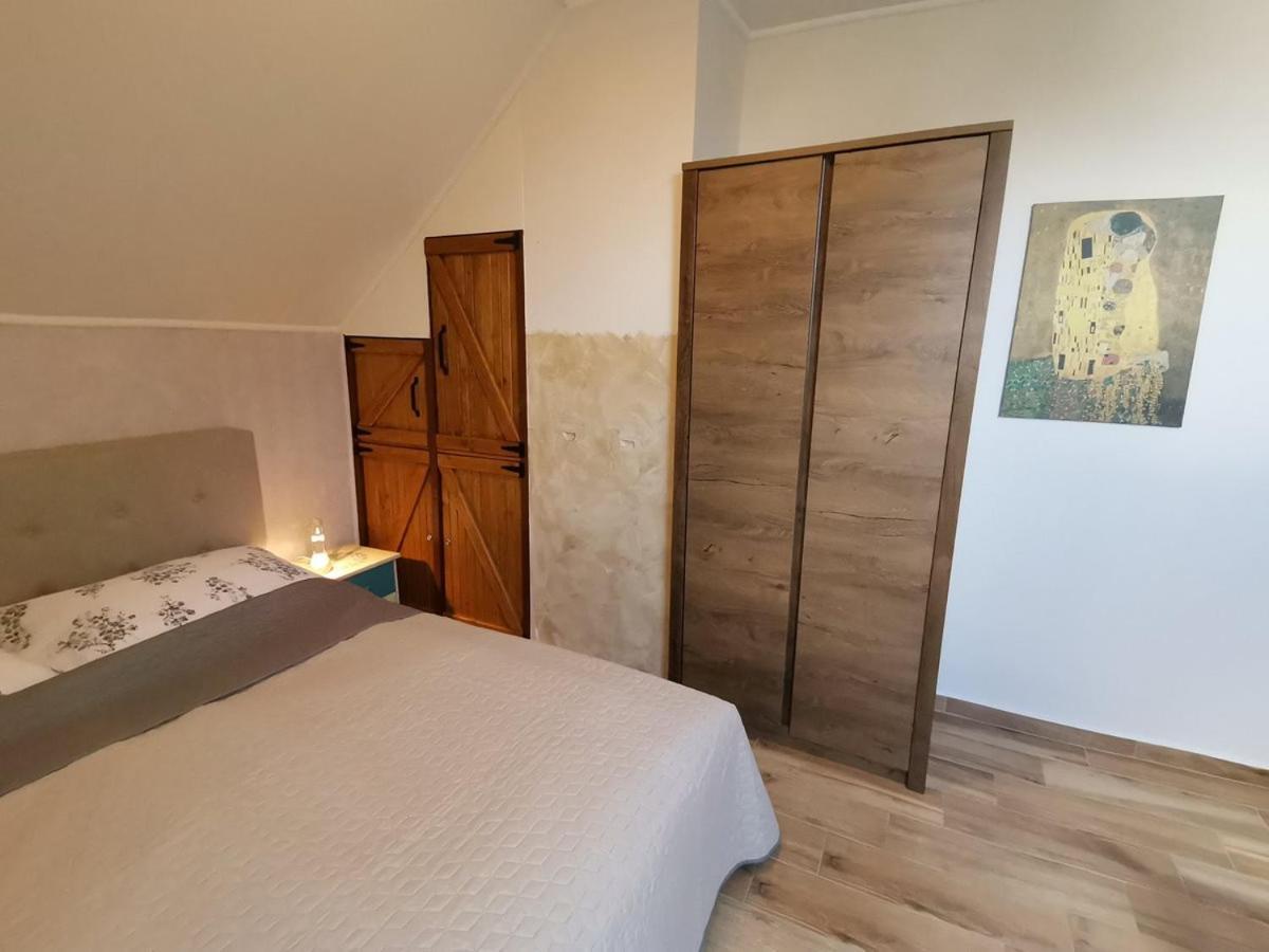 Marika Apartman Hajdúszoboszló Buitenkant foto