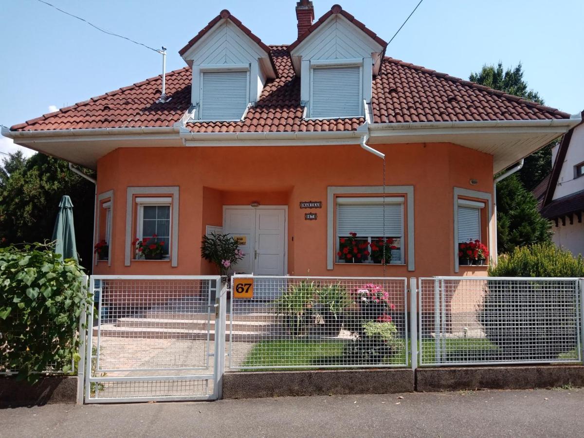 Marika Apartman Hajdúszoboszló Buitenkant foto