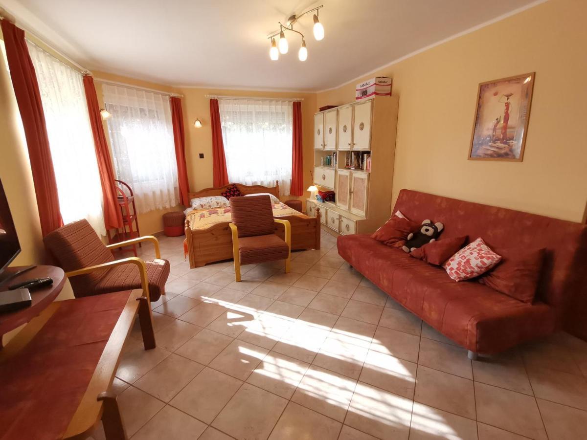 Marika Apartman Hajdúszoboszló Buitenkant foto