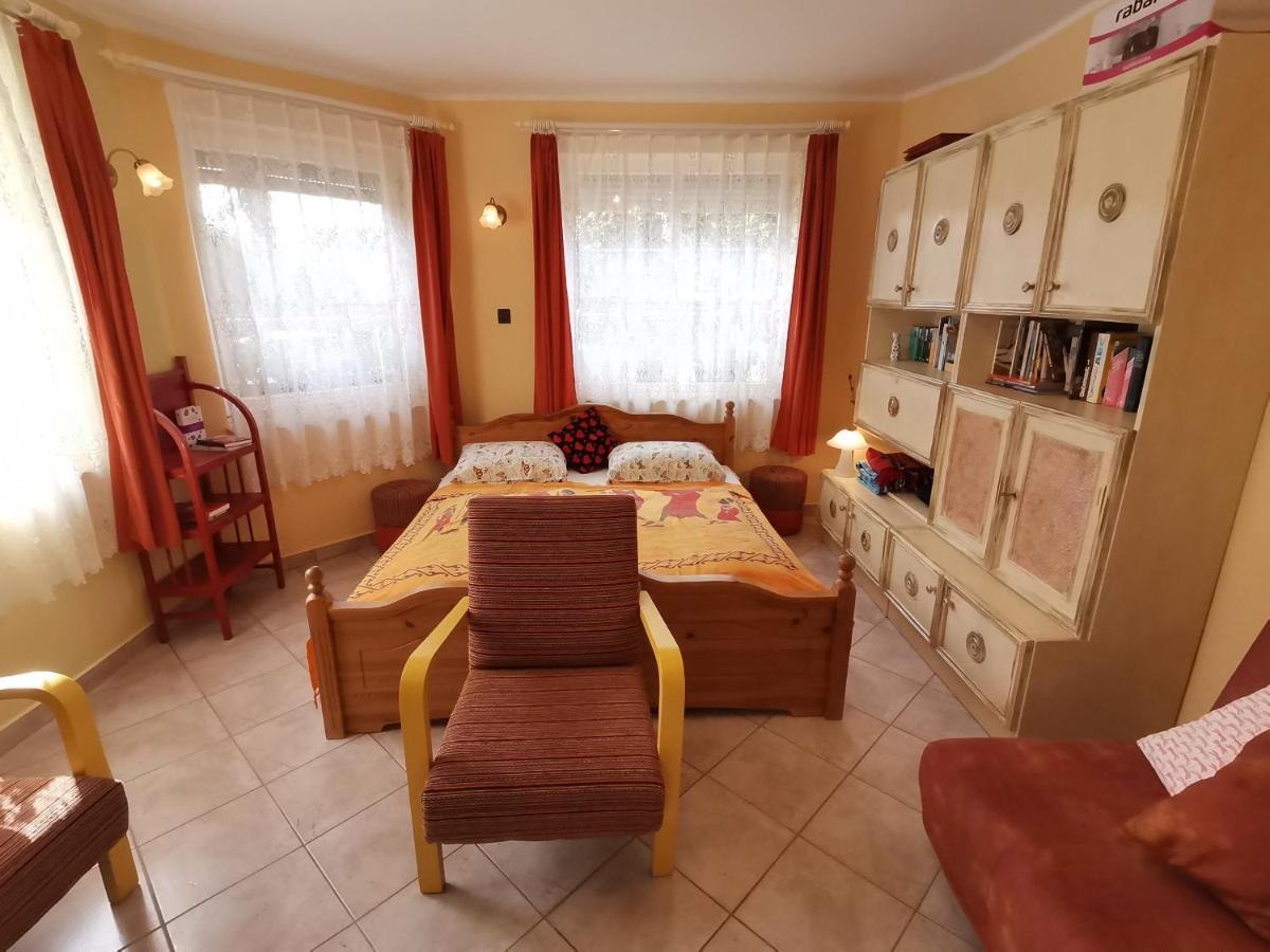 Marika Apartman Hajdúszoboszló Buitenkant foto