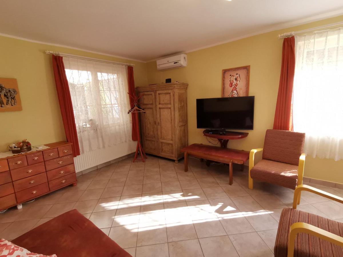 Marika Apartman Hajdúszoboszló Buitenkant foto