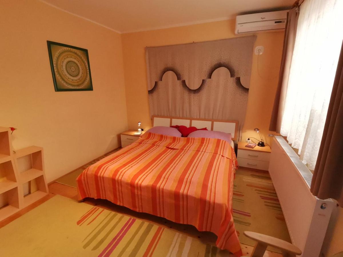 Marika Apartman Hajdúszoboszló Buitenkant foto