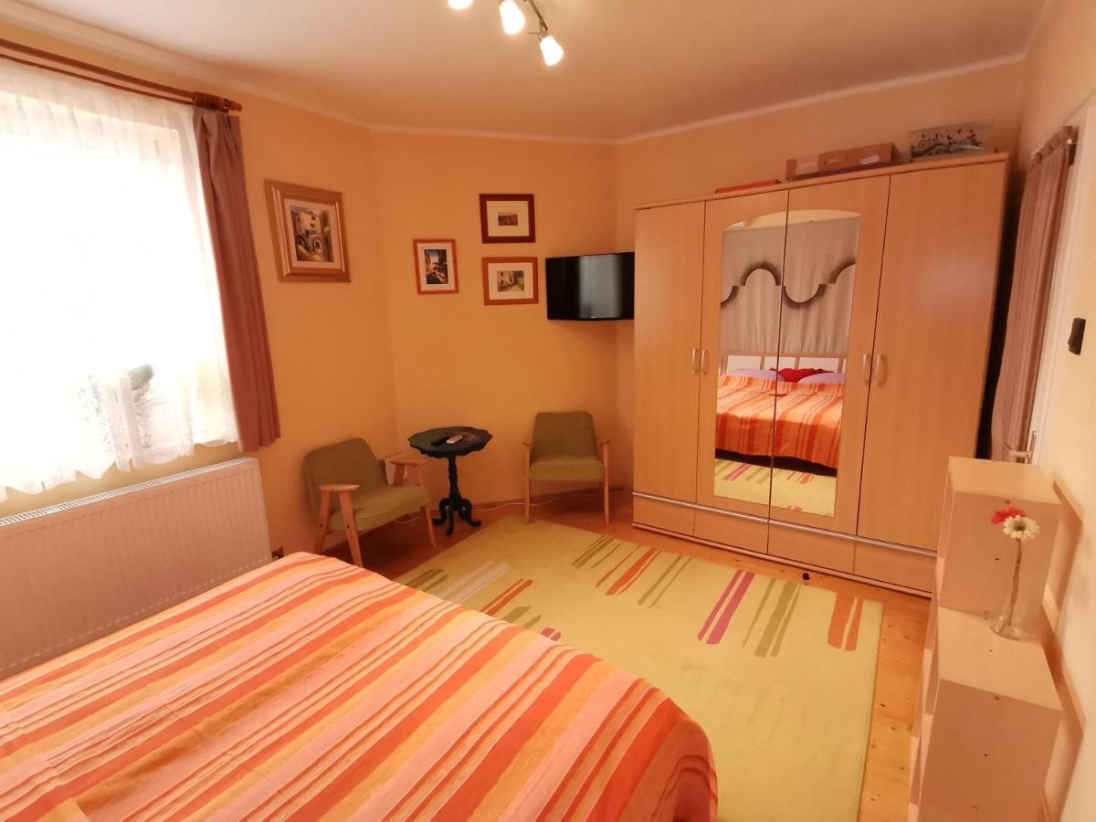 Marika Apartman Hajdúszoboszló Buitenkant foto