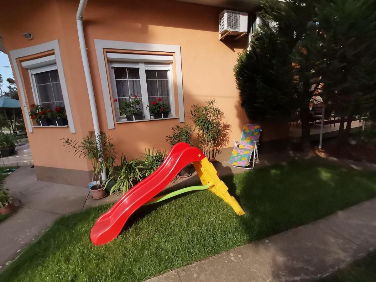Marika Apartman Hajdúszoboszló Buitenkant foto