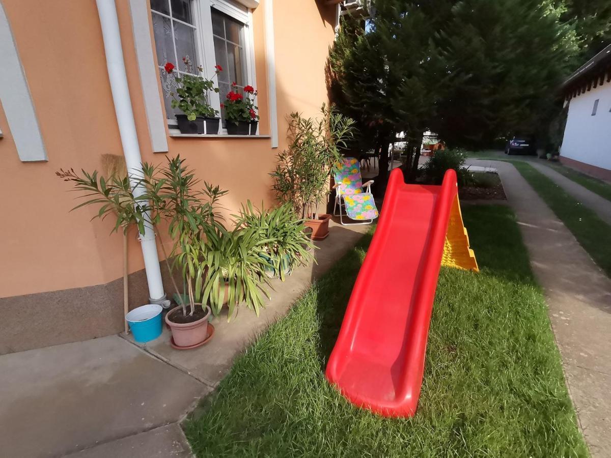 Marika Apartman Hajdúszoboszló Buitenkant foto