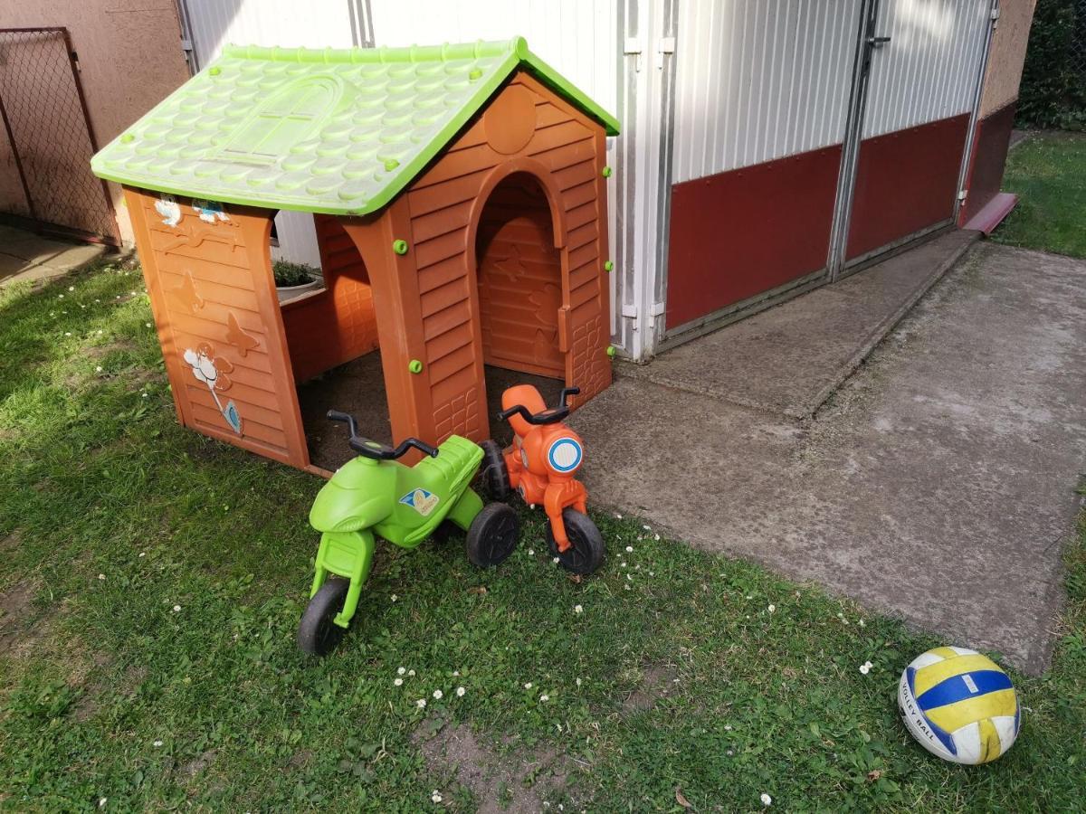 Marika Apartman Hajdúszoboszló Buitenkant foto